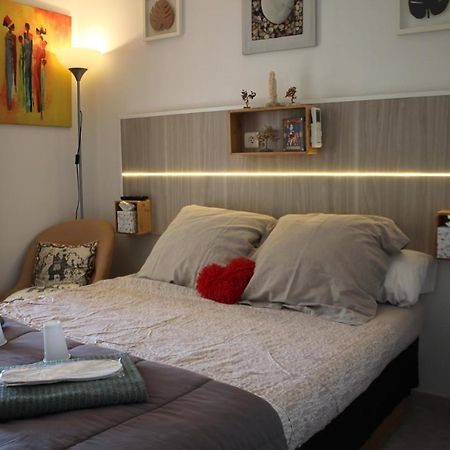 Philippe & Marie, A Louer Petite Chambre Chez L'Habitant Avec Terrasse Dans Villa, Au Pied Du Luberon คุคุรง ภายนอก รูปภาพ