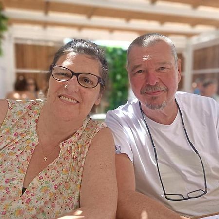 Philippe & Marie, A Louer Petite Chambre Chez L'Habitant Avec Terrasse Dans Villa, Au Pied Du Luberon คุคุรง ภายนอก รูปภาพ